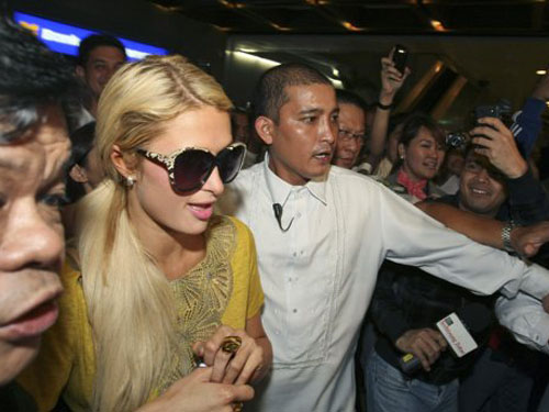 Paris Hilton bị mất điện thoại ở Philippines